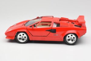 Lamborghini Countach Punane Bburago 1:18 3047-M1 Metall - pilt 4/8