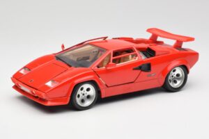 Lamborghini Countach Punane Bburago 1:18 3047-M1 Metall