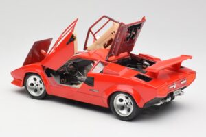 Lamborghini Countach Punane Bburago 1:18 3047-M1 Metall - pilt 5/8