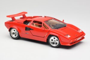 Lamborghini Countach Punane Bburago 1:18 3047-M1 Metall - pilt 6/8