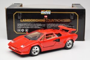 Lamborghini Countach Punane Bburago 1:18 3047-M1 Metall - pilt 8/8