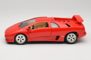 Lamborghini Diablo Punane Bburago 1:18 3041-M1 Metall - pilt 4/8