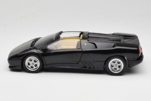 Lamborghini Diablo Roadster Must AUTOart 1:18 70093-R1 Metall - pilt 5/10