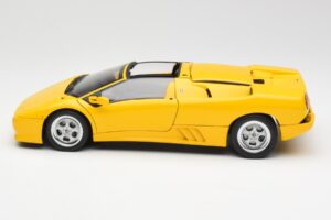 Lamborghini Diablo Roadster Kollane AUTOart 1:18 70092 Metall - pilt 4/8