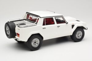 Lamborghini LM002 Valge Kyosho 1:18 GTS18508W Vaik - pilt 2/6