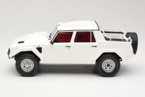 Lamborghini LM002 Valge Kyosho 1:18 GTS18508W Vaik - pilt 3/6