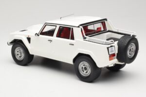 Lamborghini LM002 Valge Kyosho 1:18 GTS18508W Vaik - pilt 5/6