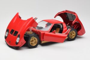 Lamborghini Miura Punane Anson 1:18 30302 Metall - pilt 2/8