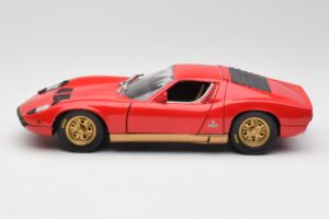 Lamborghini Miura Punane Anson 1:18 30302 Metall - pilt 4/8