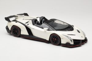 Lamborghini Veneno Roadster Valge Punase Joonega Kyosho 1:18 C09502W Metall - pilt 4/6