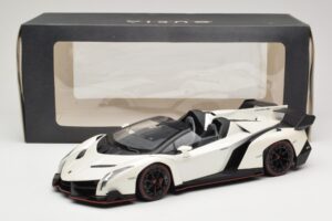 Lamborghini Veneno Roadster Valge Punase Joonega Kyosho 1:18 C09502W Metall - pilt 6/6