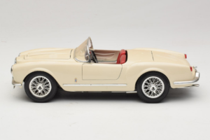 Lancia Aurelia B24 Spider Beež Bburago 1:18 3010-M2 Metall - pilt 4/8