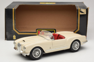 Lancia Aurelia B24 Spider Beež Bburago 1:18 3010-M2 Metall - pilt 8/8