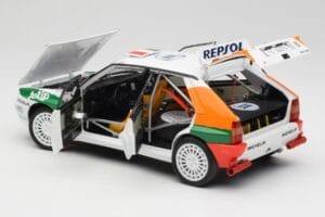 Lancia Delta HF Integrale Evo II Totip #5 A. Aghini / S. Farnocchia Rally Monte Carlo 1993 Kyosho 1:18 08348F Metall - pilt 5/8