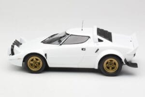 Lancia Stratos HF Stradale Valge Minichamps 1:18 155741700 Metall - pilt 3/6