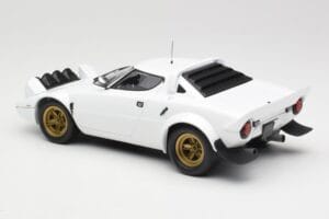 Lancia Stratos HF Stradale Valge Minichamps 1:18 155741700 Metall - pilt 5/6