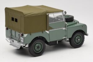 Land Rover 88 Series I Roheline Minichamps 1:18 150168900 Metall - pilt 3/8