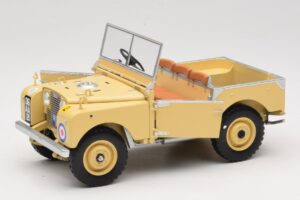 Land Rover 88 Series I RAF Beige Minichamps 1:18 150168911 Metall - pilt 2/8