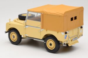 Land Rover 88 Series I RAF Beige Minichamps 1:18 150168911 Metall - pilt 7/8