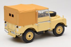 Land Rover 88 Series I RAF Beige Minichamps 1:18 150168911 Metall - pilt 3/8