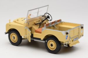Land Rover 88 Series I RAF Beige Minichamps 1:18 150168911 Metall - pilt 5/8