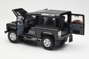 Land Rover Defender 90 Santorini Must Metallik Kyosho 1:18 08901BK Metall - pilt 5/8