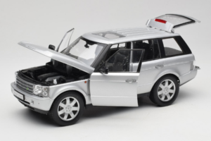 Land Rover Range Rover L322 Hõbedane Welly 1:18 12536W Metall - pilt 2/8