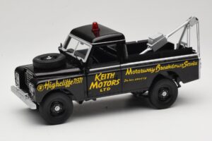 Land Rover Series III Päästeauto Must Universal Hobbies 1:18 4411 Metall