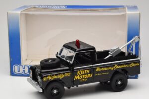 Land Rover Series III Päästeauto Must Universal Hobbies 1:18 4411 Metall - pilt 8/8