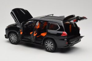 Lexus LX570 J200 Must LCD 1:18 LCD18010-BL Metall - pilt 5/8