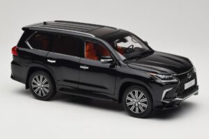 Lexus LX570 J200 Must LCD 1:18 LCD18010-BL Metall - pilt 6/8