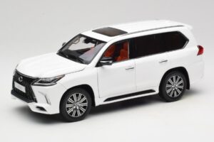 Lexus LX570 J200 Valge LCD 1:18 LCD18010-WH Metall