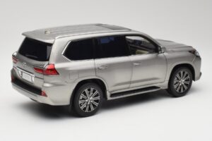 Lexus LX570 Sonic Titaan Kyosho 1:18 08955T Metall - pilt 3/8