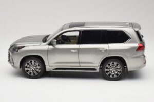 Lexus LX570 Sonic Titaan Kyosho 1:18 08955T Metall - pilt 4/8