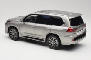 Lexus LX570 Sonic Titaan Kyosho 1:18 08955T Metall - pilt 7/8
