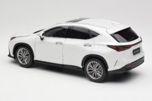 Lexus NX450h+ AZ20 Valge Kyosho 1:18 08968Q Vaik - pilt 7/8