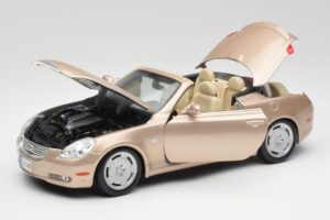Lexus SC430 Beež Maisto 1:18 31629 Metall - pilt 2/8