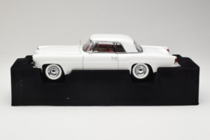 Lincoln Continental Mark II Valge Road Signature 1:18 20078-P1 Metall - pilt 3/6