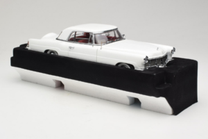 Lincoln Continental Mark II Valge Road Signature 1:18 20078-P1 Metall - pilt 4/6