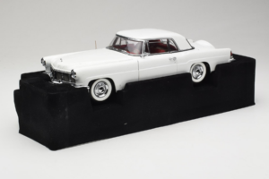 Lincoln Continental Mark II Valge Road Signature 1:18 20078-P1 Metall