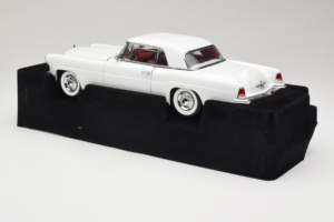 Lincoln Continental Mark II Valge Road Signature 1:18 20078-P1 Metall - pilt 5/6