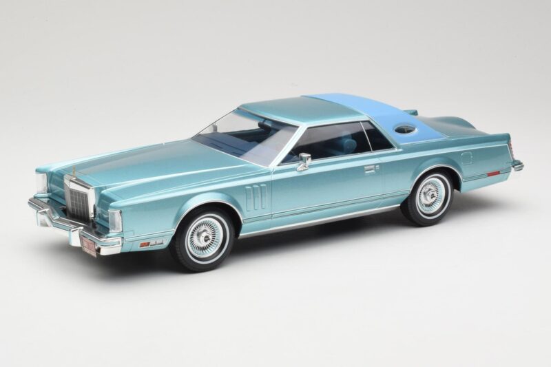Lincoln Continental Mark V Blue Metallic MCG 1:18 MCG18369 Metall