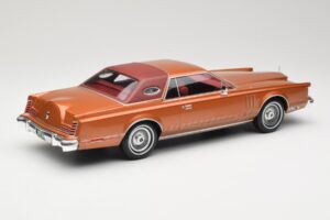 Lincoln Continental Mark V Crystal Apricot Metallic MCG 1:18 MCG18370 Metall - pilt 2/6