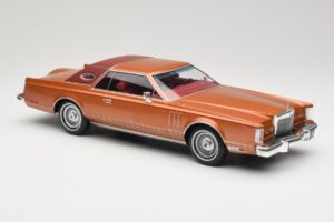 Lincoln Continental Mark V Crystal Apricot Metallic MCG 1:18 MCG18370 Metall - pilt 4/6