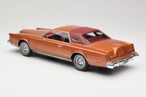 Lincoln Continental Mark V Crystal Apricot Metallic MCG 1:18 MCG18370 Metall - pilt 5/6
