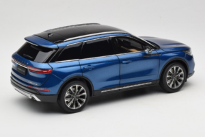 Lincoln Corsair Sinine OEM 1:18 LINCOLN001 Metall - pilt 3/8