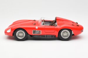 Maserati 300S Punane CMC 1:18 M-105 Metall - pilt 3/6