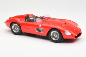 Maserati 300S Punane CMC 1:18 M-105 Metall - pilt 4/6