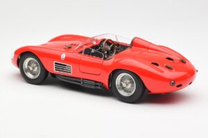 Maserati 300S Punane CMC 1:18 M-105 Metall - pilt 5/6