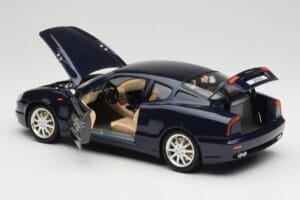 Maserati 3200 GT Must Bburago 1:18 3371 Metall - pilt 5/8